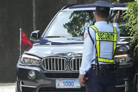 Top Philippine security official demands Chinese diplomats' expulsion .